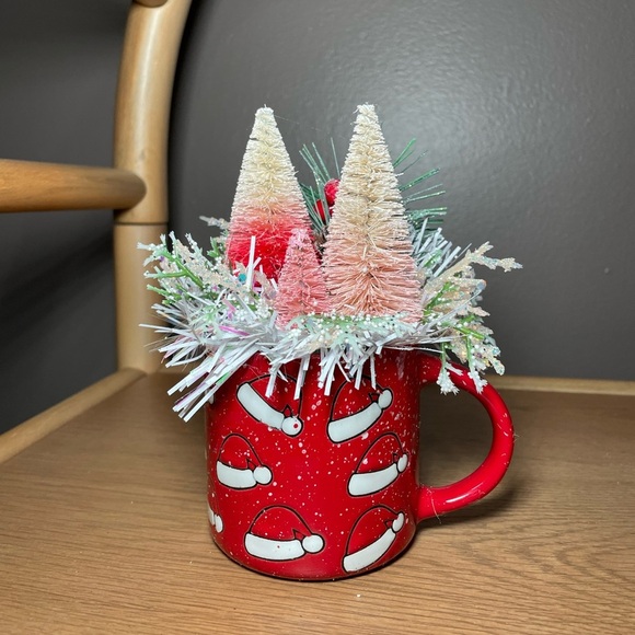 #425 PINK + Red Trees In Santa Mug #1 - Picture 1 of 2